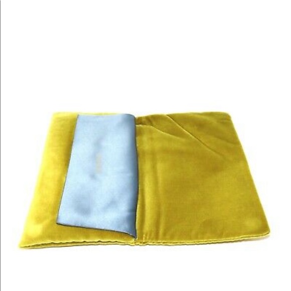 Authentic Gucci Hollywood Collection Velvet Satin Clutch Sunglass Case Yellow - Picture 2 of 7